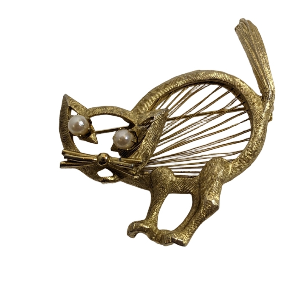 Vintage Signed Brooks Gold-Tone Cat‎ Brooch with Faux Pearl Eyes